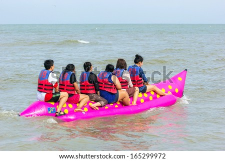 PATTAYA  - November 16 : Tourists enjoying ride a Banana Boat adventure on November 16, 2013 in Pattaya beach,Thailand