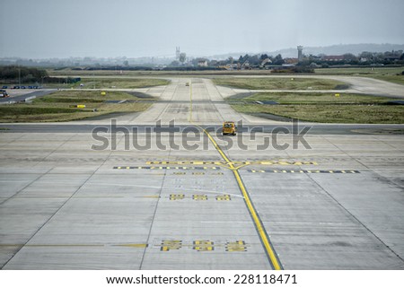 paris airport landing and working zone
