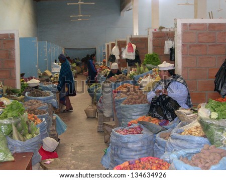 UYUNI, BOLIVIA - AUGUST, 12: Uyuni, Bolivia -  indigenous women shopping in a vegetable market.  August 12, 2004