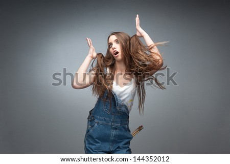 surprised painter woman screaming over gray background