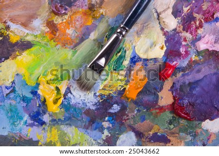 Artist\'s palette with multiple colors and brush