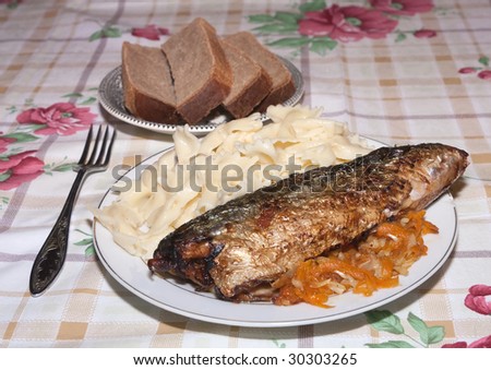 Fried gold mackerel and macaroni on dish