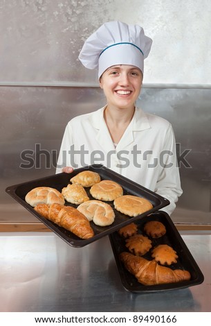Baker with fresh bake on trays