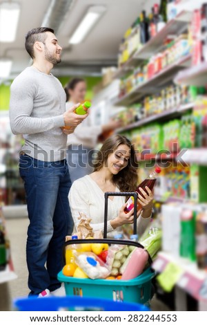 Young family purchasing soft dinks at food store