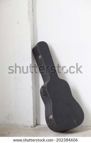 hard case for old guitar