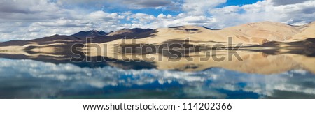 Tso Moriri (Tsomoriri) mountain lake panorama with mountains and blue sky reflections in the lake