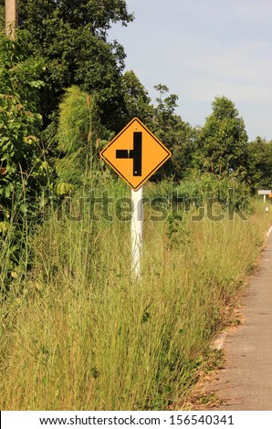 A yellow bend in the road sign