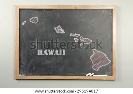 Outlined Hawaii US state on grade school chalkboard