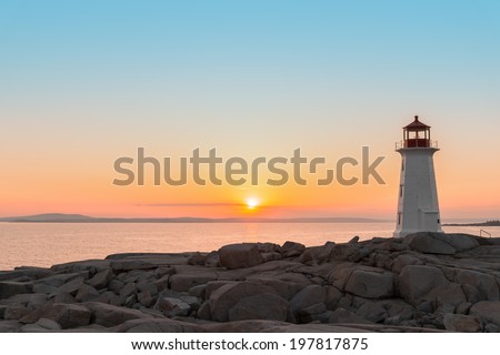 Peggys Cove\'s Lighthouse at Sunset (Nova Scotia, Canada)