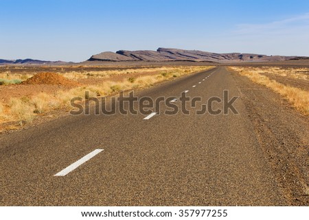 Maroko road to horizon