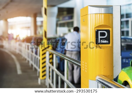 Parking at the Airport Parking Garage