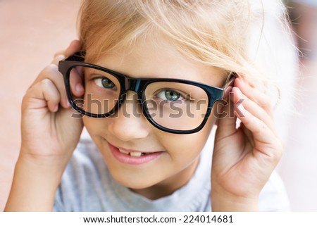 GIrl try the glasses for fun