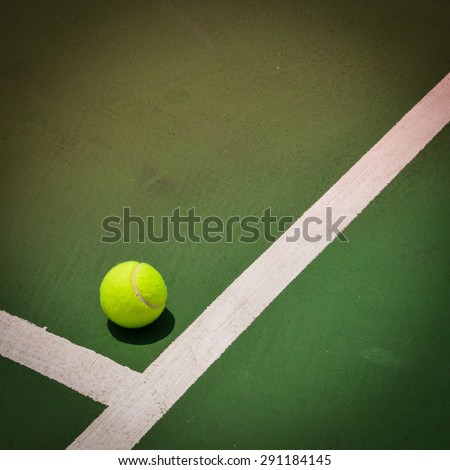 tennis ball on green court, sport background