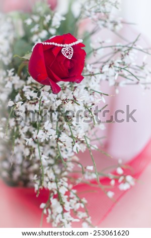 Rose bouquet with jewelry gift
