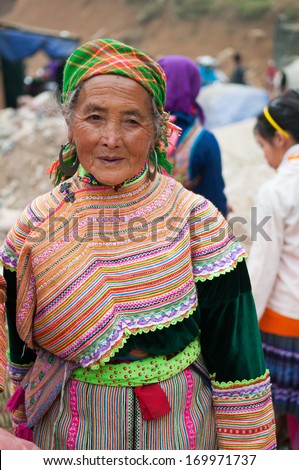 LAOCAI, VIETNAM, DECEMBER 28: H\'mong ethnic minority woman in Bac Ha traditional market on December 28, 2013 in Laocai, Vietnam. H\'mong is the 8th largest ethnic group in Vietnam.