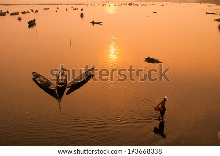 HUE, VIETNAM, MAY 2: Unidentified fishing man go home from boats on May 2, 2014 in Hue, Vietnam. Hue, a UNESCO World Heritage site.