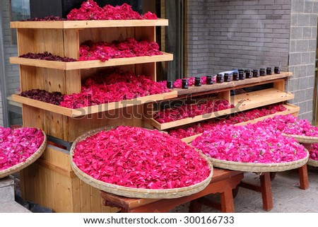 LIJIANG, CHINA, April 28, 2015: Rose shop in Lijiang ancient town in Yunnan, China. Lijiang is one of the most beautiful cities of China with a rich culture and history.