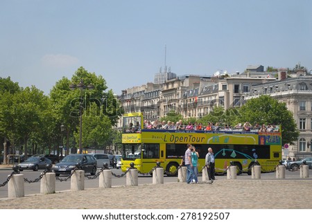 Paris, France, 20 June: Tourists on the bus OpenTour look over the sights on Place Charles de Gaule near the Arc de Triomphe June 20, 2012 in Paris.