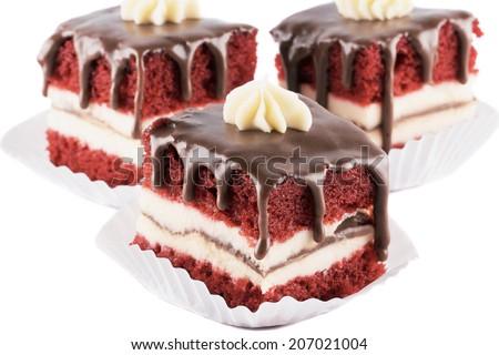 Delicious cakes with vanilla cream, covered with chocolate glaze and whipped cream. Developed artesanal.