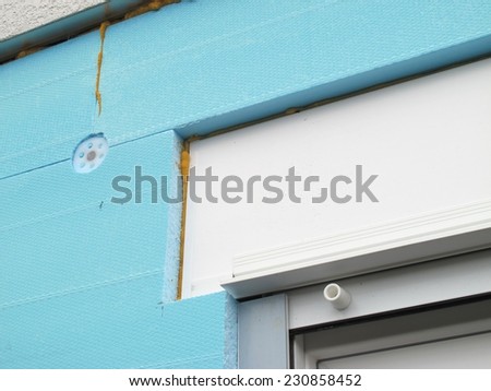 Connecting a thermal insulation to a roller shutter box