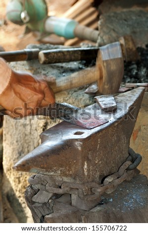 Forging a hammer head