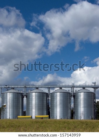 Stainless steel grain silos to store grain