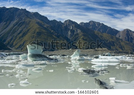 Icebergs, thawing icebergs swimming in Tasman Glacier Lake, Tasman Valley, Mount Cook National Park, South Island, New Zealand