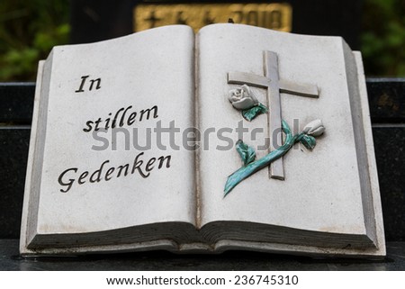 stone book with the German words: In stillem Gedenken, translation: in loving memory
