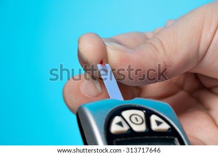 Blood glucose meter to check the blood sugar level