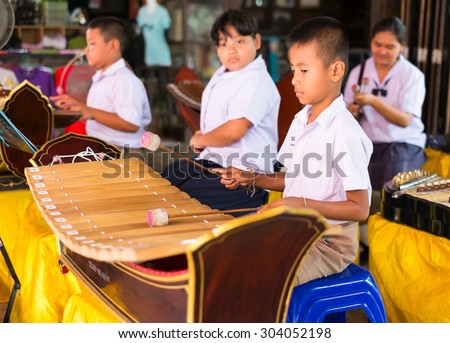Suphanburi Thailand-August 1,2015: students play Thai musical instruments at Sam Chuk market,old famous market in Sam Chuk district,Suphanburi,Thailand