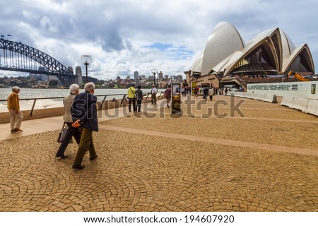 NEW SOUTH WALES, AUSTRALIA - APRIL 19 l : a couple of unidentified people and the others are walking to the Sydney Opera House in Bennelong Point,New South Wales,Australia on 19 April 2012