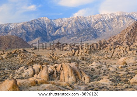 Eastern Sierra Nevada Mountains and Alabama Hills , California, USA