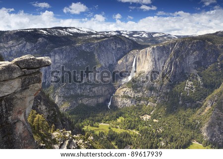 View of Yosemite Valley from Glacier Point