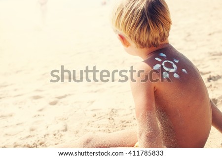 Suntan Child Caucasian Shoulder Sign Wave Sun Sea Apply Cream Sun Light Sunny Day Gentle Skin Cosmetic Easy Travel Selective Focus Toned