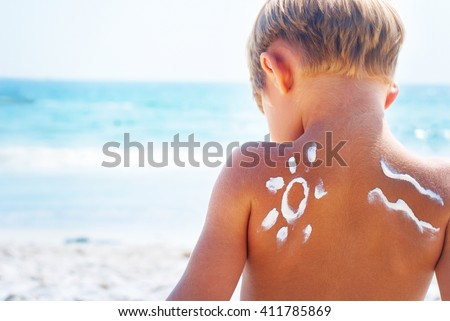 Suntan Back Boy Sign Wave Sun Sign Cream Sun Light Sunny Day Gentle Skin Cosmetic Easy Travel Selective Focus Toned