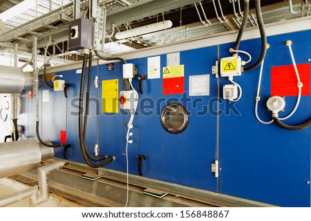 Industrial installation for converting solar energy into electrical energy