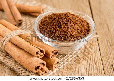 cinnamon sticks and powder horizontal close up, selective focus