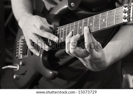 man play solo on guitar