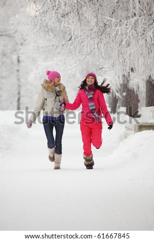 two winter women run