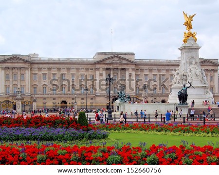 LONDON Ã¢Â?Â? AUGUST 4: Buckingham Palace on August 4, 2008 in London, England.  Buckingham Palace is a British icon and the official residence of the British monarch.