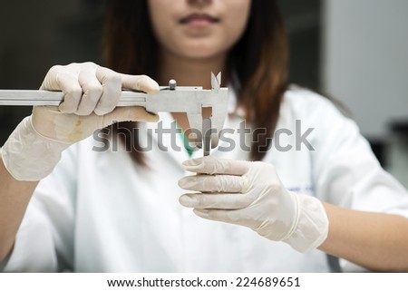 woman gauging a mechanical seal