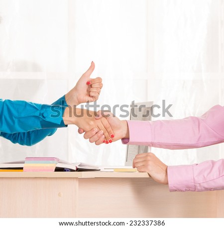 Communication between the client and the employee or office support services. handshake. Manager in the workplace to conduct business meetings with the client. HR manager conducts the interview.