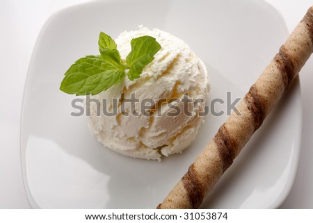 Vanilla Ice cream with mint