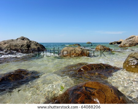 big rocks on Long Island Sound beach