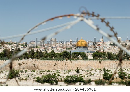 jewish conflicts in Jerusalem Rock Dome on the Temple Mount in Jerusalem in Israel with behind wired fence jewish conflicts in Jerusalem Rock Dome on the Temple Mount in Jerusalem in Israel with behind wired fence