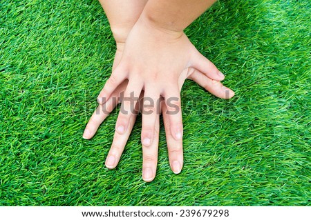 child by comparing the size of your hand with his mother