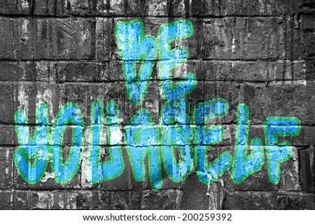 Be yourself tag style on wall, blue