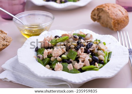 Healthy bean and tuna salad