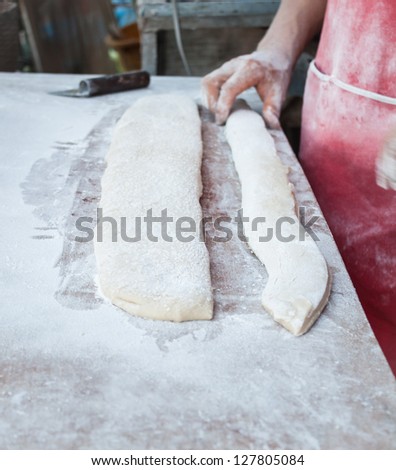 Threshing and cutting flour of deep fried dough stick