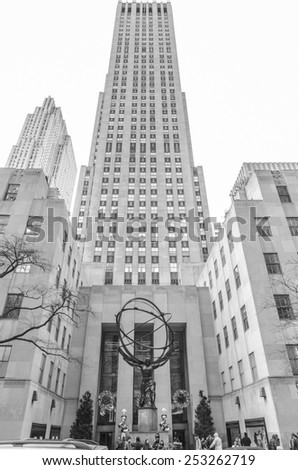 [2013-12-25] Atlas statue in front of Rockefeller Center, NYC facing St. Patrick\'s cathedral. This 15 feet bronze statue was created by sculptor Lee Lawrie and installed on this location in 1937.
